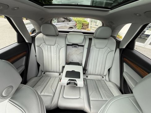 Used 2022 Audi Q5 e Premium Plus w/ Premium Plus Package image 18