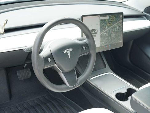Used 2021 Tesla Model 3 Standard Range Plus RWD image 7
