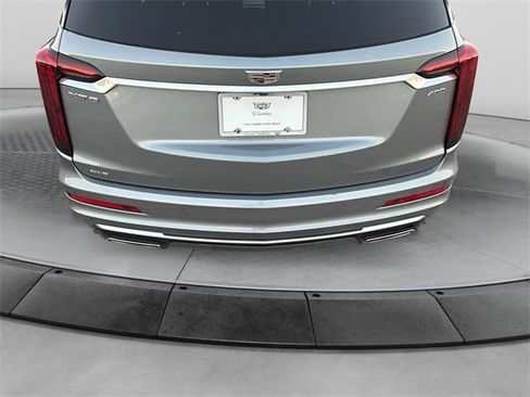 Used 2025 Cadillac XT6 Premium Luxury image 14