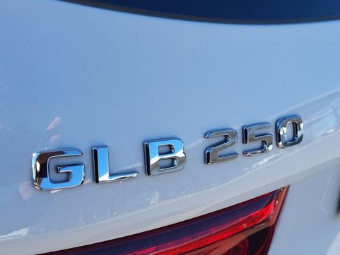Certified 2022 Mercedes-Benz GLB 250 4MATIC image 11