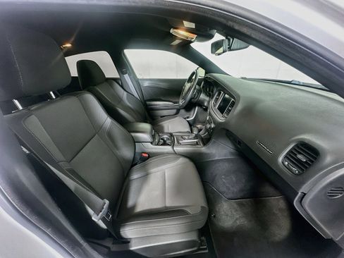 Used 2019 Dodge Charger SXT w/ Blacktop Package AWD/4WD image 30
