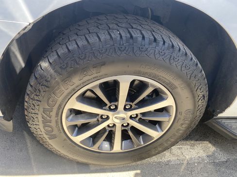 Used 2019 Ford Expedition XLT RWD image 26