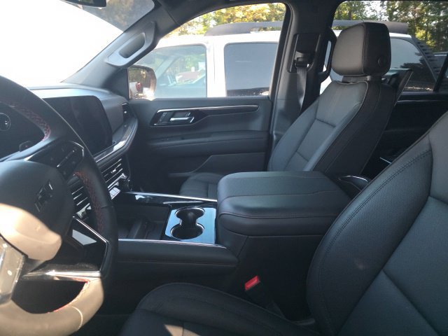 Used 2026 Chevrolet Suburban RST w/ Comfort Package AWD/4WD image 2