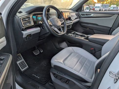 Used 2024 Volkswagen Atlas Cross Sport SEL R-Line AWD/4WD image 7
