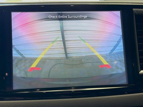 Used 2023 Chrysler Pacifica Touring-L image 16