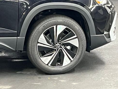 New 2025 Volkswagen Taos SE image 39