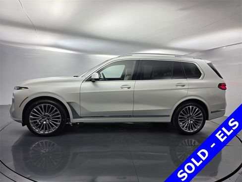 Used 2024 BMW X7 xDrive40i w/ Executive Package image 7
