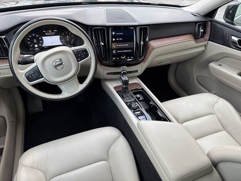 Used 2021 Volvo XC60 T6 Momentum image 18