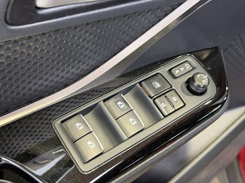 Used 2019 Toyota C-HR XLE image 16