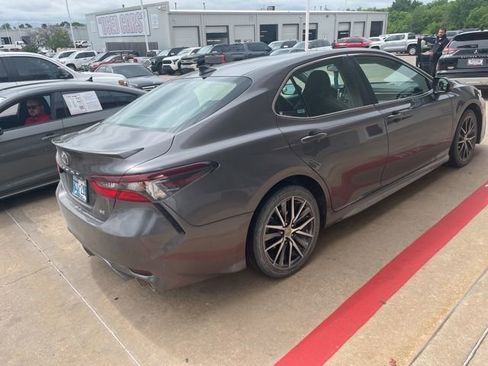 Used 2021 Toyota Camry SE image 5