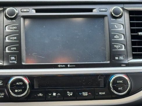 Used 2015 Toyota Highlander Limited image 18