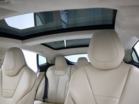 Used 2017 Tesla Model S 90D image 30