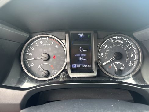 Used 2018 Toyota Tacoma TRD Off-Road AWD/4WD image 11