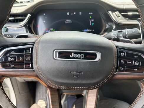 Used 2023 Jeep Grand Cherokee Summit w/ Luxury Tech Group V AWD/4WD image 9