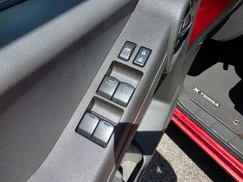 Used 2014 Nissan Xterra S image 10