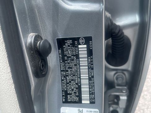 Used 2017 Toyota Camry LE FWD image 12