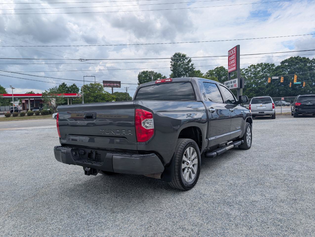 Used 2017 Toyota Tundra Limited w/ Limited Premium Package RWD image 7