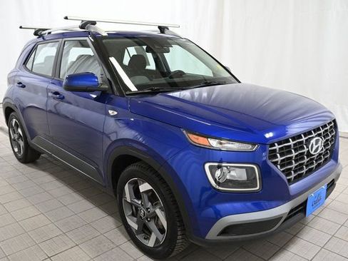 Used 2022 Hyundai Venue SEL image 14