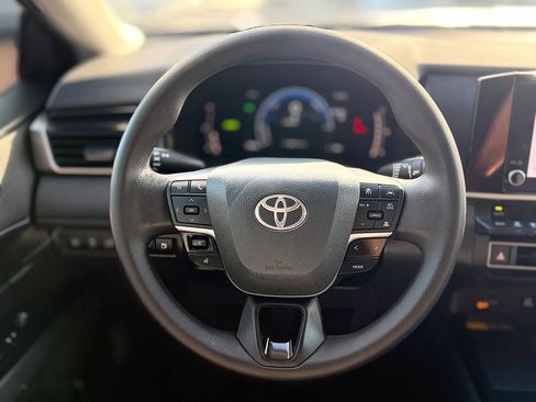 Used 2025 Toyota Camry LE image 27