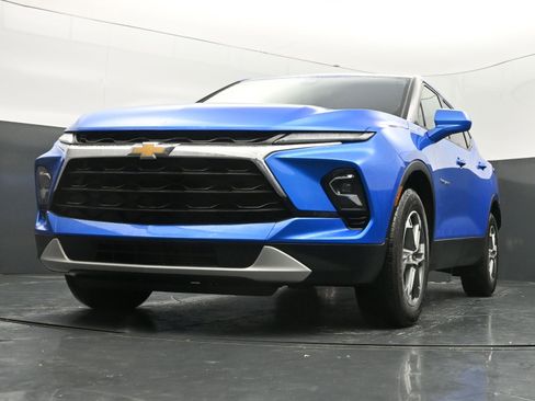 Used 2025 Chevrolet Blazer LT AWD/4WD image 35