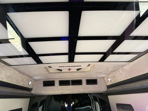 Used 2023 Mercedes-Benz Sprinter 3500 image 77