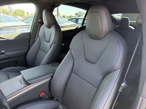 Used 2025 Tesla Model X image 27