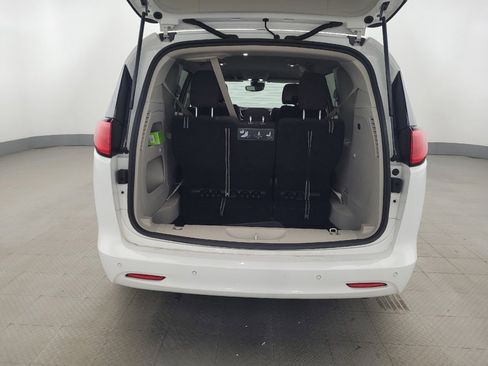 Used 2021 Chrysler Voyager LX FWD image 29