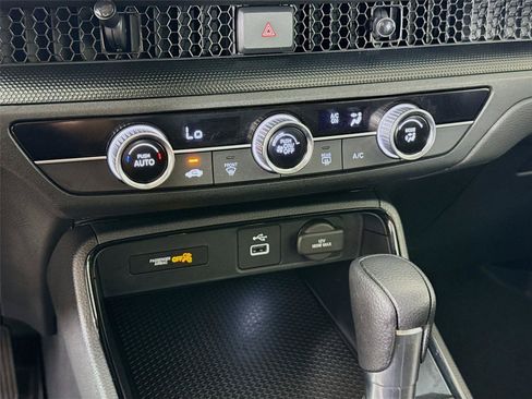 Used 2023 Honda CR-V LX image 9