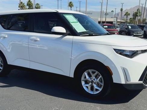 Used 2024 Kia Soul LX w/ Option Group 015 FWD image 3