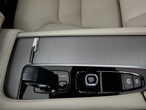 Used 2024 Volvo XC90 B5 Core AWD/4WD image 70