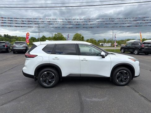 Used 2024 Nissan Rogue SV w/ SV Premium Package AWD/4WD image 6
