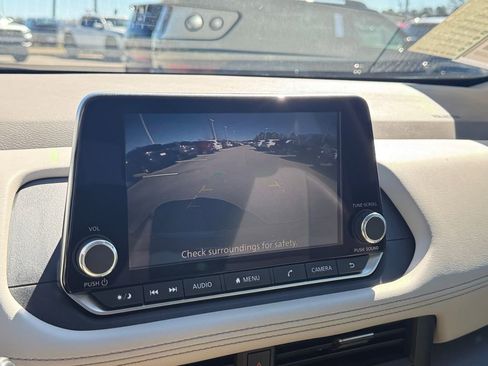 Used 2023 Nissan Rogue SV w/ SV Premium B Package image 21