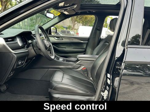 Certified 2024 Jeep Grand Cherokee Limited w/ Black Appearance Package image 18