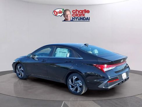 New 2026 Hyundai Elantra Limited FWD image 3