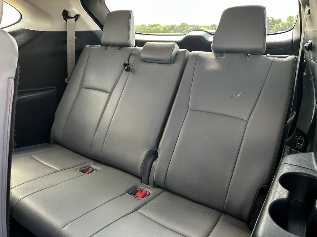 Certified 2025 Toyota Highlander XLE FWD image 21