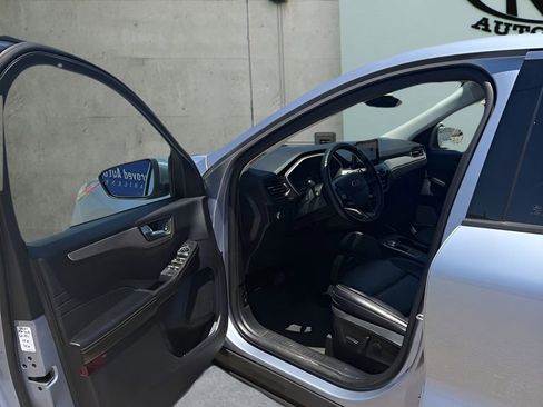 Used 2022 Ford Escape SEL FWD image 9