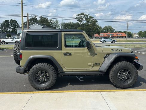 Used 2025 Jeep Wrangler Sport AWD/4WD image 4