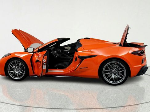Used 2025 Chevrolet Corvette Z06 RWD image 10