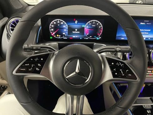 Used 2025 Mercedes-Benz GLB 250 GLB 250 image 20