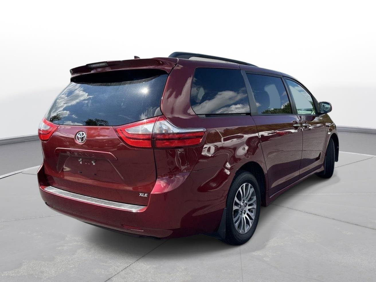Used 2020 Toyota Sienna XLE FWD image 5