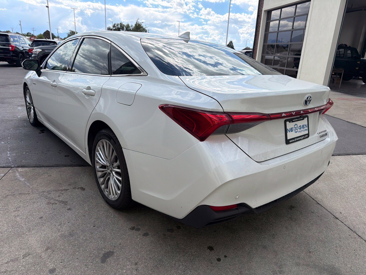 Used 2019 Toyota Avalon Limited w/ Advanced Safety Package FWD image 16