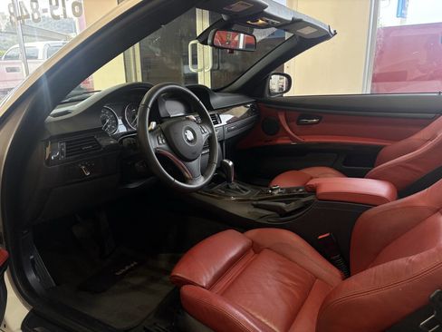 Used 2010 BMW 328i Convertible image 11
