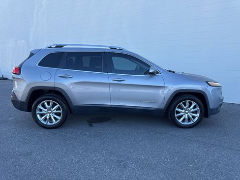 Used 2016 Jeep Cherokee Limited image 8