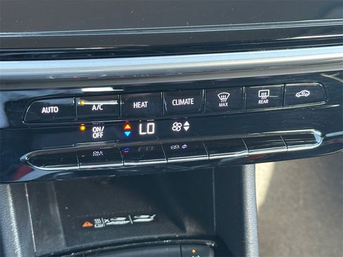 Used 2023 Chevrolet Bolt EUV LT w/ Driver Confidence Package image 29