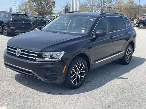 Used 2021 Volkswagen Tiguan SE w/ Panoramic Sunroof Package FWD image 3