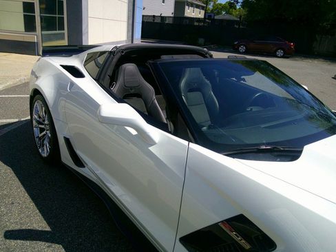Used 2015 Chevrolet Corvette Z06 w/ 3LZ Preferred Equipment Group RWD image 36