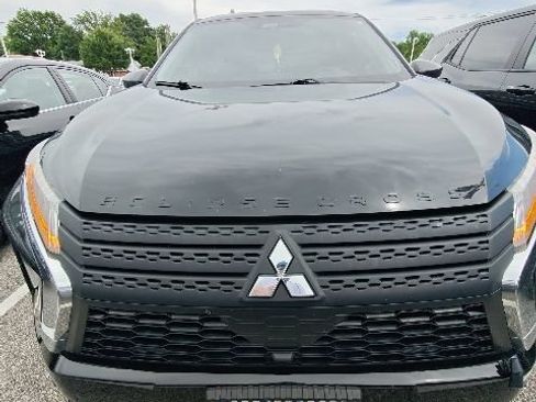 Used 2023 Mitsubishi Eclipse Cross LE AWD/4WD image 2