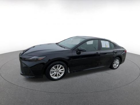 Used 2025 Toyota Camry LE image 8