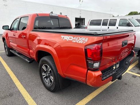 Used 2018 Toyota Tacoma TRD Sport w/ Technology Package AWD/4WD image 4