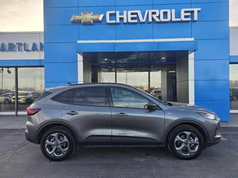 Used 2025 Ford Escape ST-Line image 2